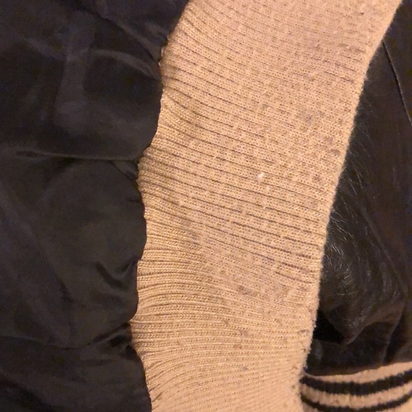 Camo and faux leather bomber jacket size small - Picture 9 of 9